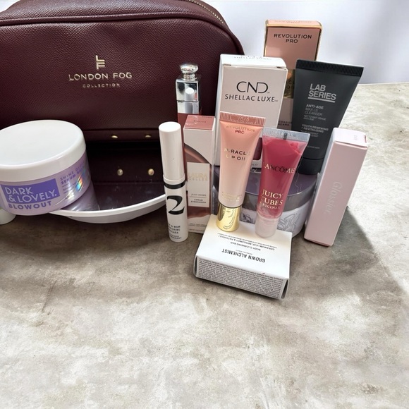 🚨 LOW START London Fog Burgundy Beauty Bag with Skincare and Makeup - Picture 3 of 3